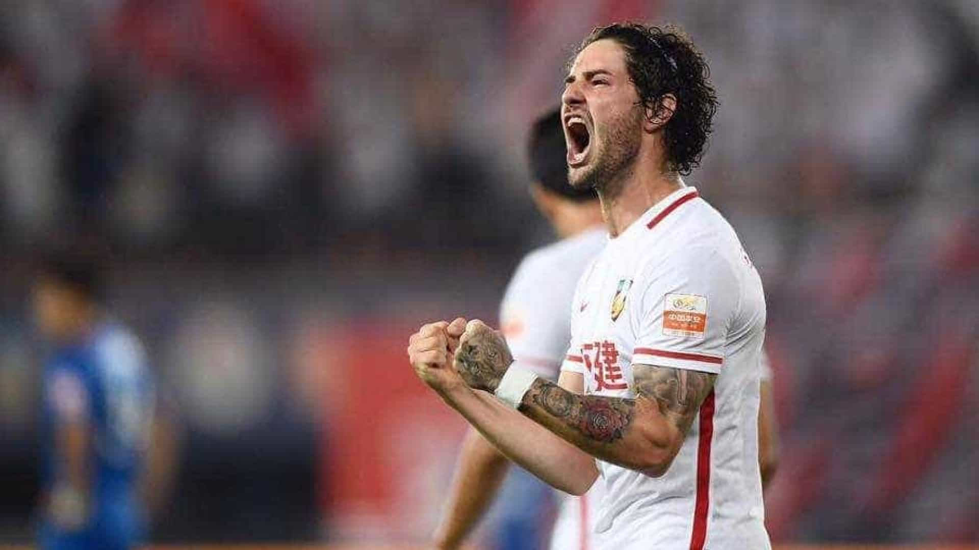 São Paulo quer contratar Pato pagando um 1/3 do que ganhava na China