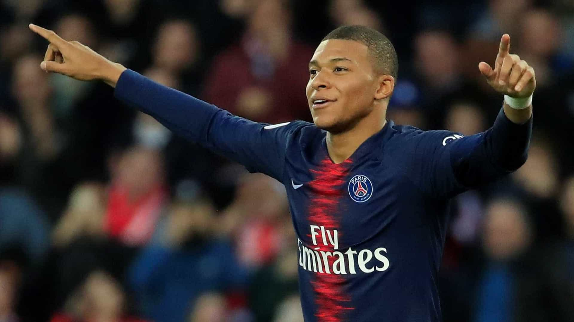 Mbappé sela permanência no PSG e põe pressão sobre situação de Neymar