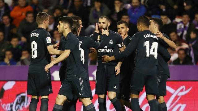 Real Madrid leva sustos mas goleia o Valladolid por 4 a 1 de virada para amenizar a crise