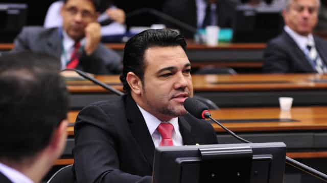 Marco Feliciano pede impeachment de Mourão: ‘É um conspirador’