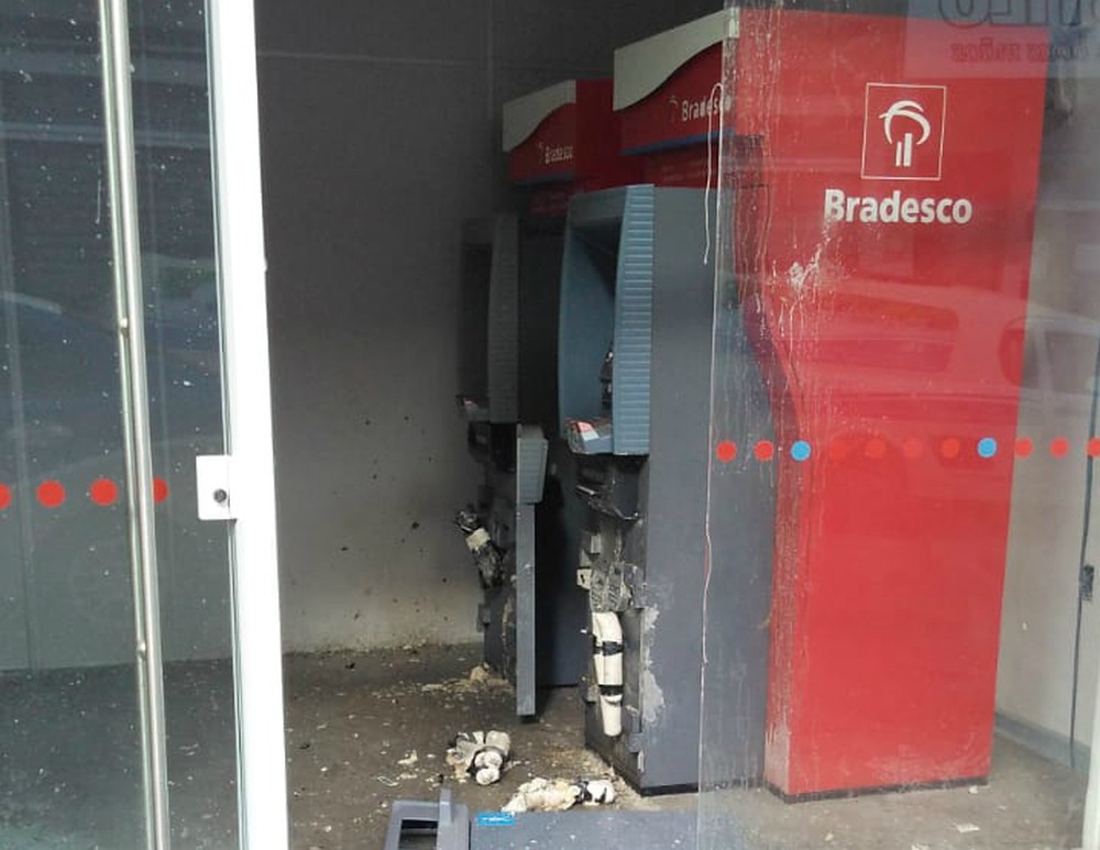 Grupo armado arromba banco na Bahia e é surpreendido por policiais momentos antes de explodir caixas eletrônicos