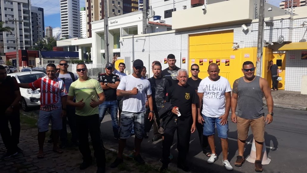 Vigilantes de carros-fortes entram em greve, na PB, e protestam por aumento salarial, diz sindicato