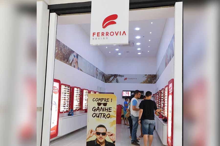 Noivos do Casamento Coletivo da Festa do Pau da Bandeira ganham tarde especial na Ferrovia Eyewear do Cariri Garden Shopping