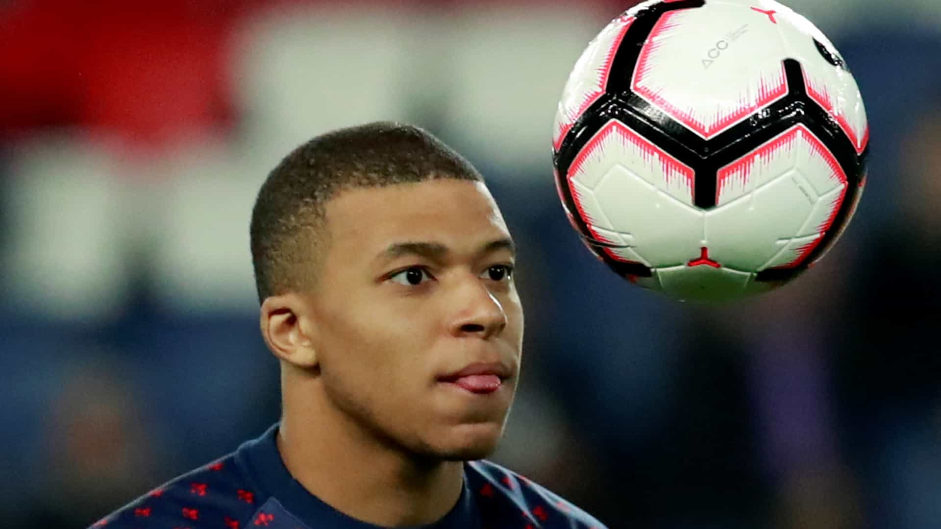 PSG garante que Mbappé continuará no clube na próxima temporada