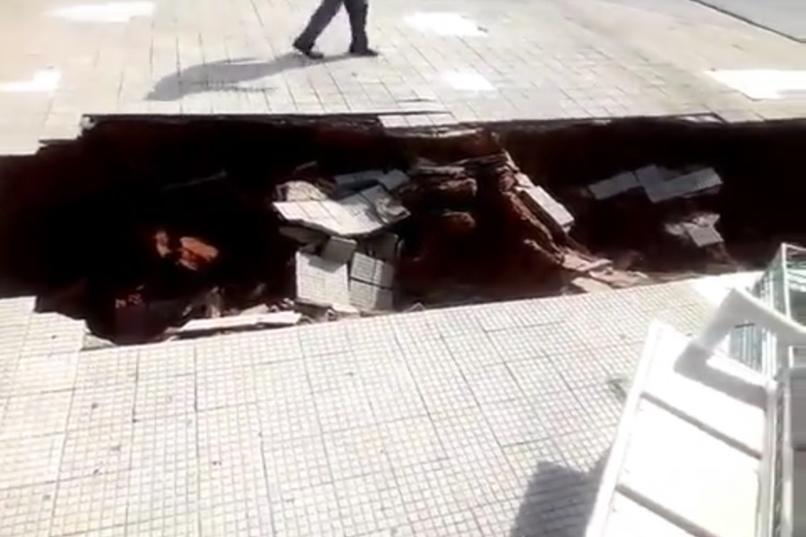 ASSISTA: Piso da “Praça da Rodoviária” cedeu na manhã deste domingo em Juazeiro do Norte