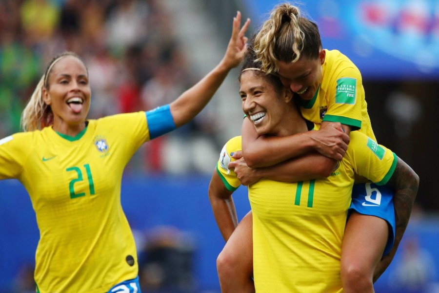 Brasil estreia na Copa com vitória sobre a Jamaica e três gols de Cristiane