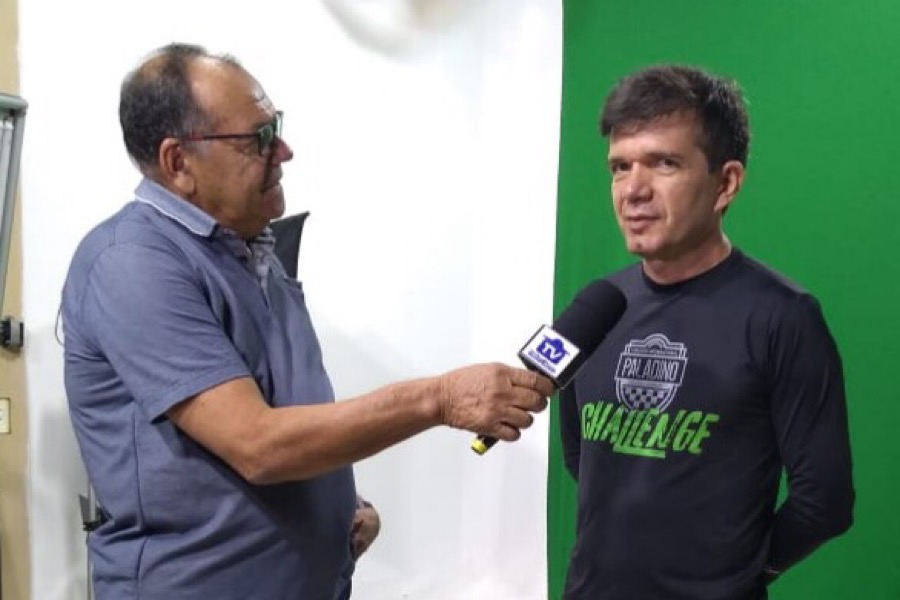 Cantor e compositor e piloto Waldonys faz visita surpresa na TV Padre Cicero em Juazeiro do Norte.