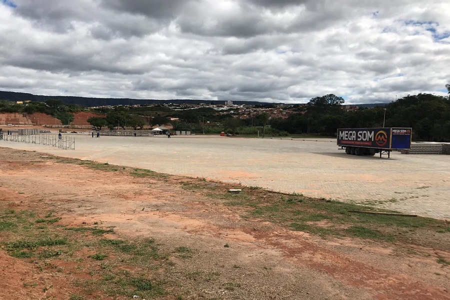 Estruturas para o Festival Expocrato já começam a ser montadas