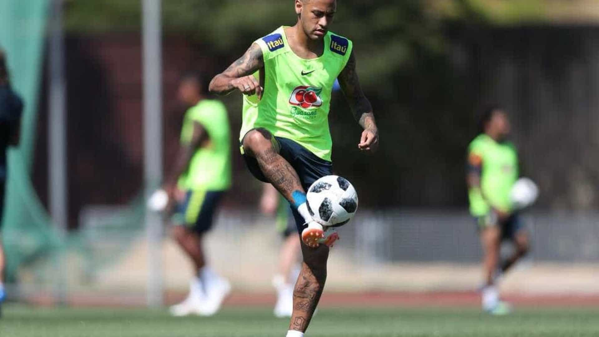 Após acusação, Neymar recebe blindagem na seleção brasileira