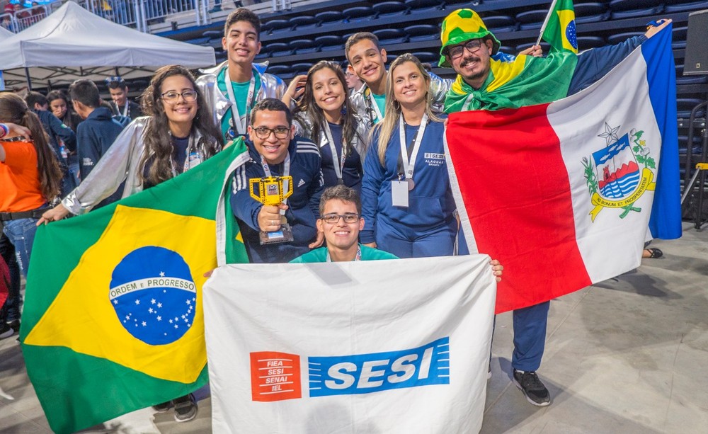 Estudantes de AL conquistam o 1º lugar em torneio internacional de robótica no Uruguai