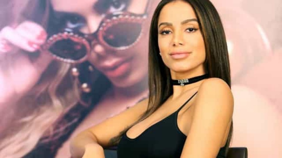 Anitta revela que fez curso para massagear testículos