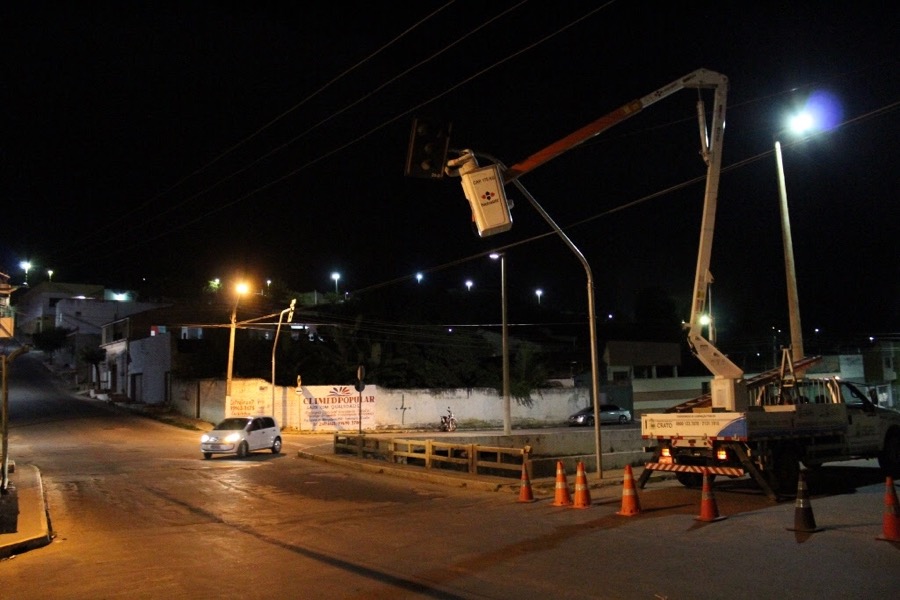 Prefeitura implanta novos semáforos para melhorar o trânsito em Crato