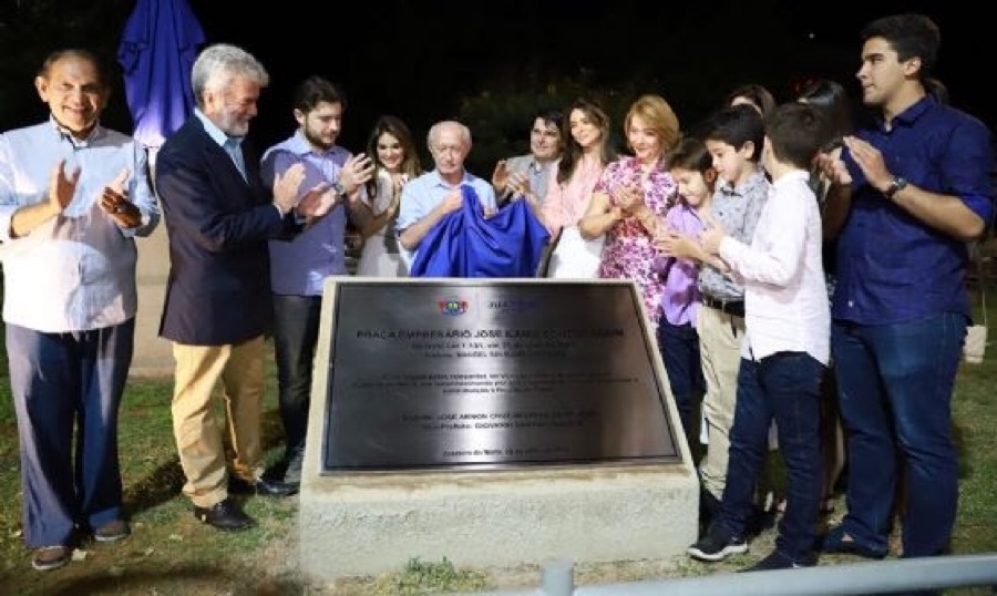 Inaugurado monumento na praça José Ilanio Couto Gondim