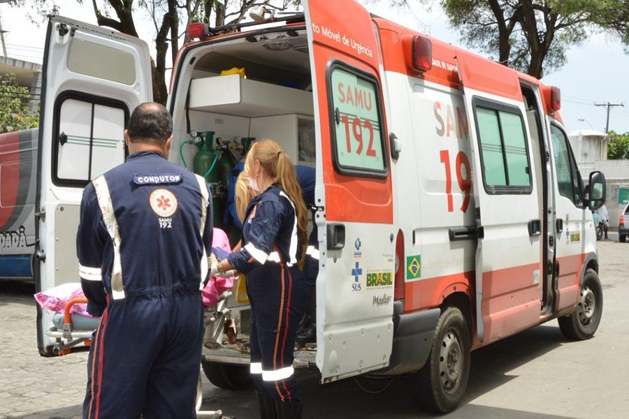 Homem é agredido a pauladas em Assaré e pai esfaqueia próprio filho em Várzea alegre