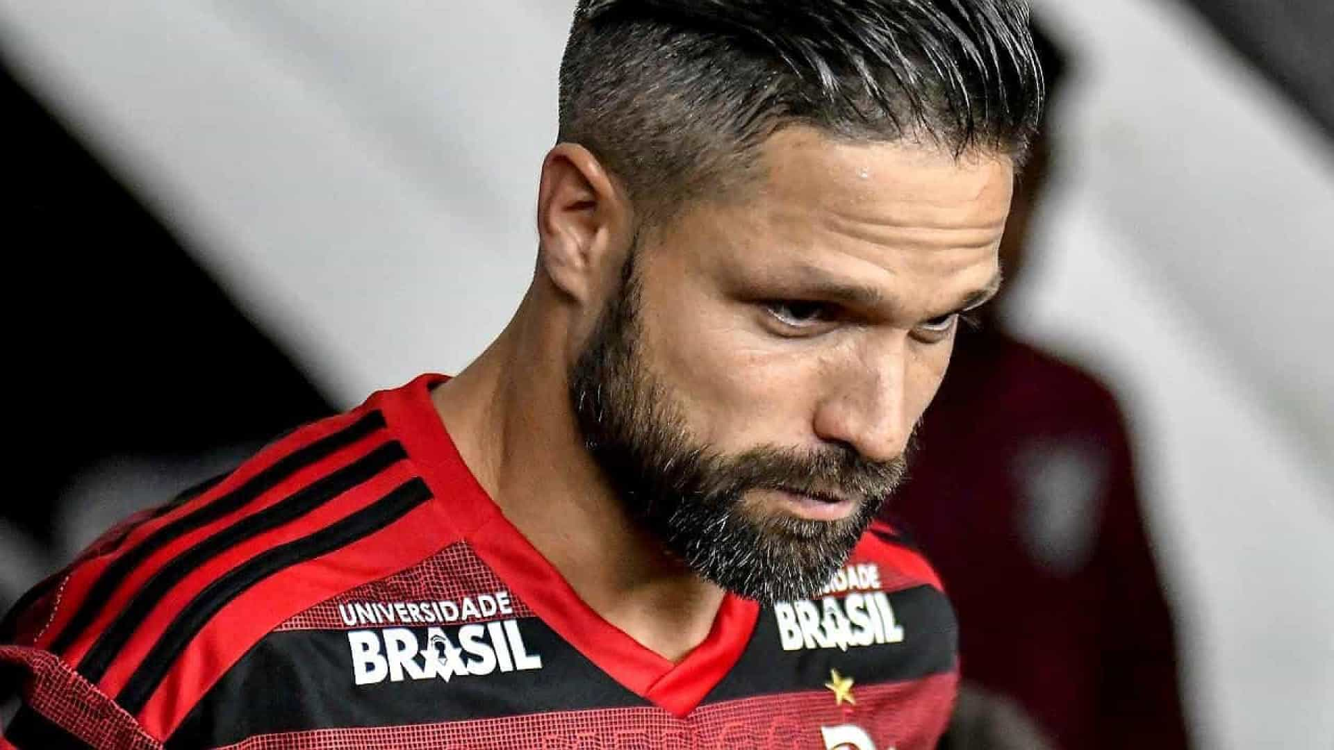 Diego sofre fratura no tornozelo e será operado na volta do Fla ao Rio