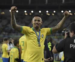 Da glória ao aleluia: em título do Brasil, Gabriel Jesus é outra vez protagonista no Maracanã