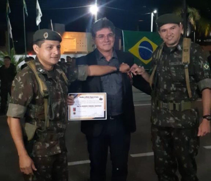 Vereador Bebeto é homenageado com medalha de mérito do exército