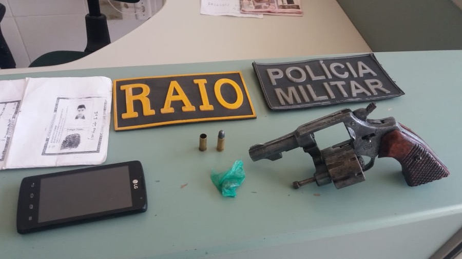 Moto, droga e arma de fogo são apreendidas em operações Policiais nas cidades de Crato e Missão Velha-CE