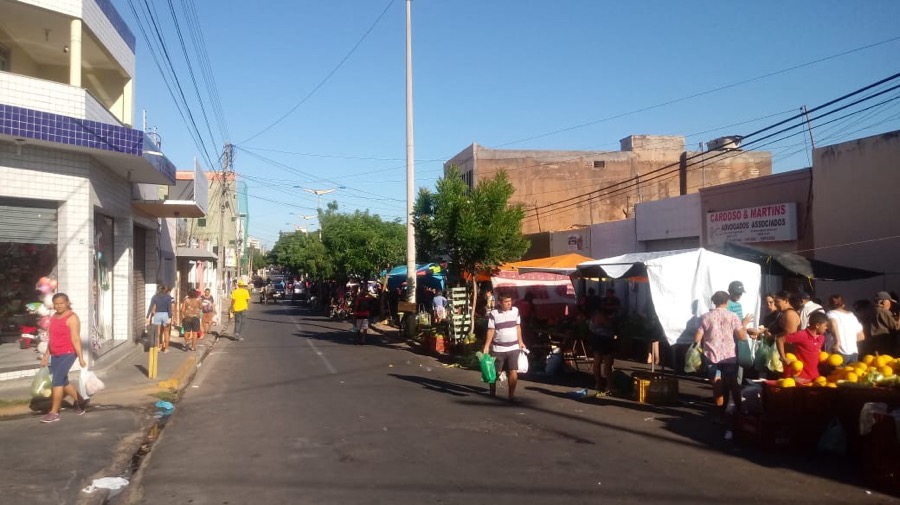 Equipe de Fiscalização da Semasp faz trabalho de ordenamento em feiras livres em Juazeiro do Norte-CE