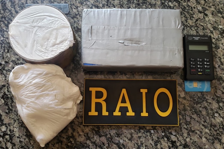 BPRAIO apreende 2 kg de cocaína  e prende dupla acusada no bairro Betolândia em Juazeiro do Norte-CE