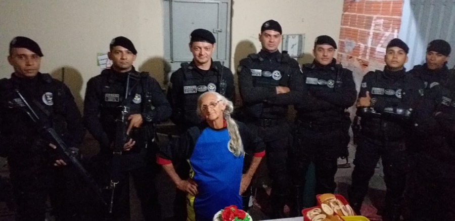 Policiais do Raio realizam sonho de Idosa de 70 anos e propocionam aniversário surpresa, em Juazeiro do Norte