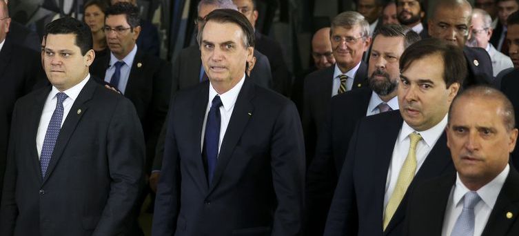 PSL pressiona e Bolsonaro promete avaliar vetos ao projeto de Abuso de Autoridade