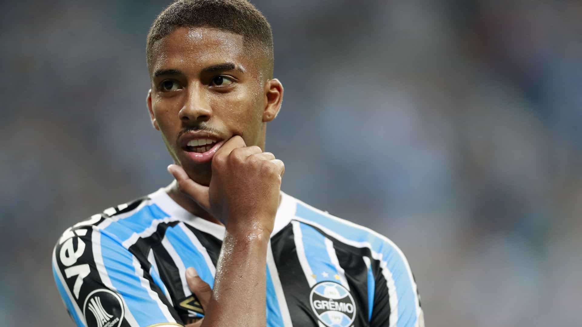 Grêmio renova com Jean Pyerre e fixa multa de mais de R$ 500 milhões