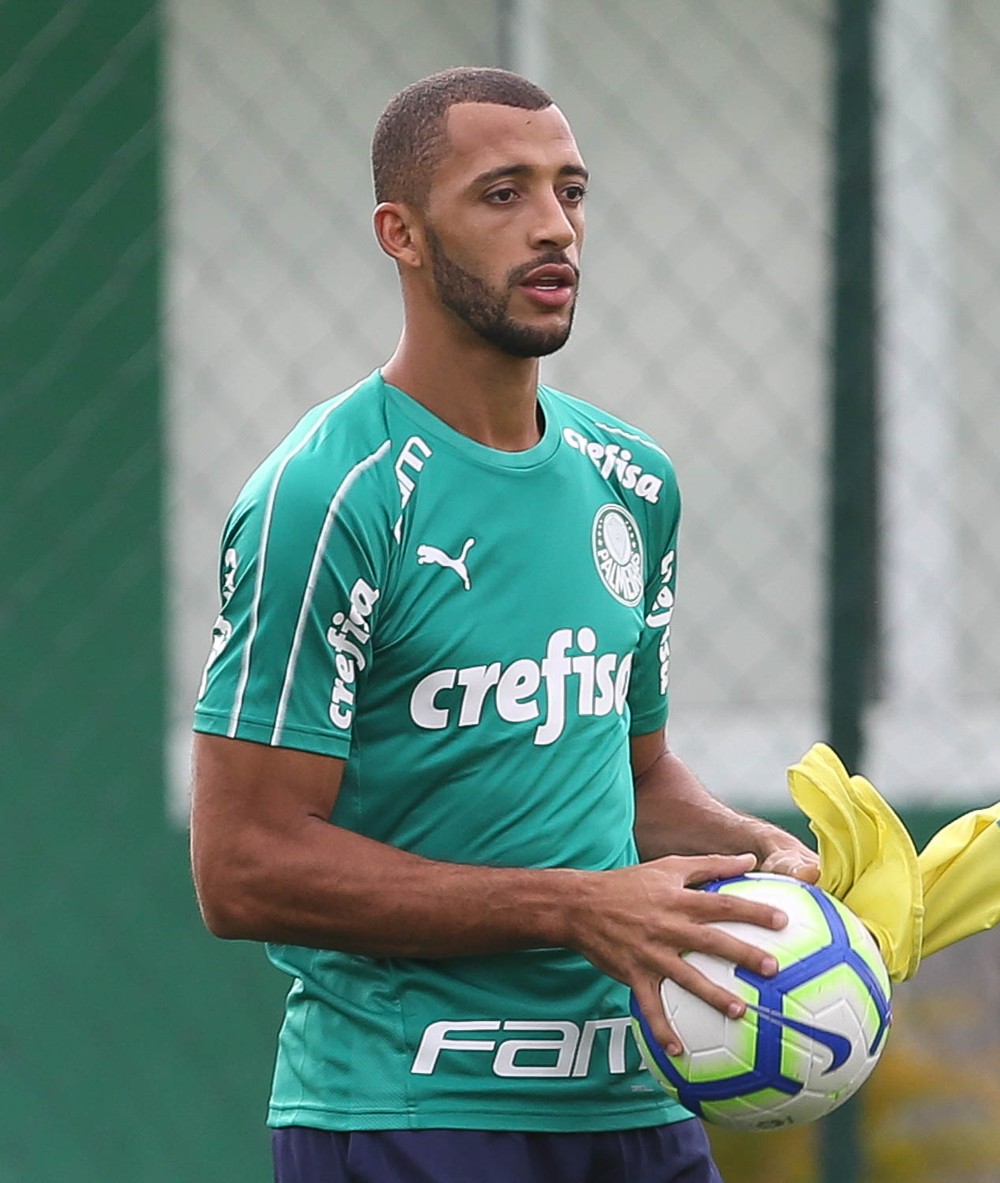 Lesão no abdômen ameaça inscrição de Vitor Hugo, do Palmeiras, na Copa Libertadores