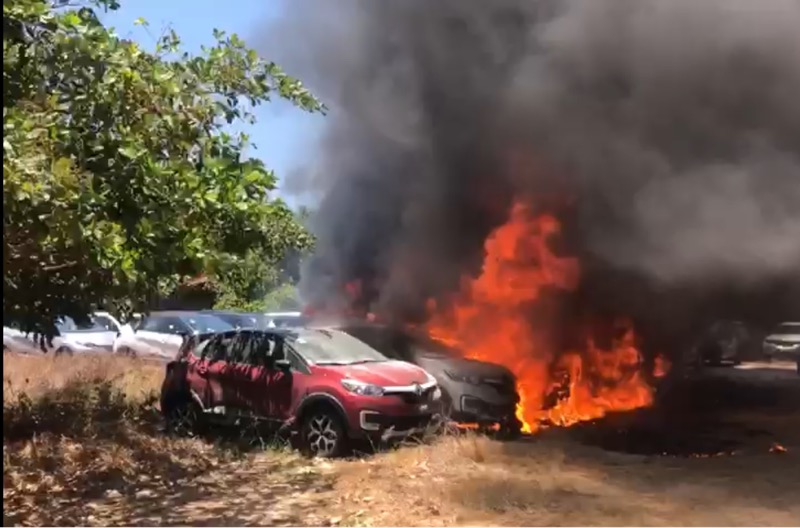 Ataques no Ceará: facções incendeiam concessionária de veículos; Veja o Vídeo