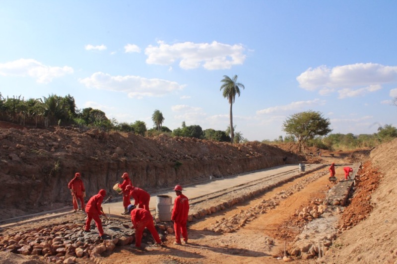 Obras da avenida que dá acesso ao Horto de Nossa Senhora de Fátima avançam em Crato