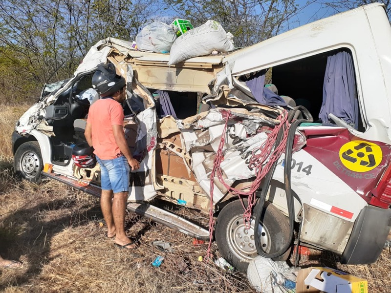 Acidente de trânsito mata criança de sete anos e deixa uma de 02 anos e mais sete pessoas feridas em Assaré-CE