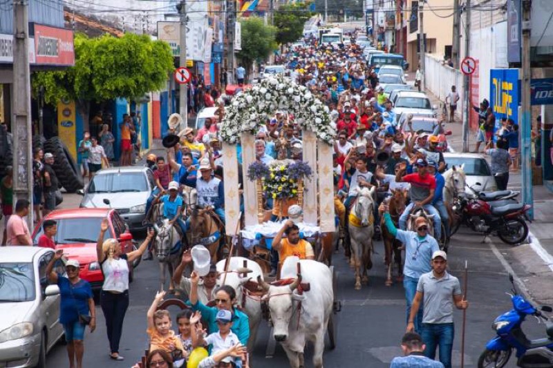 III Cavalgada da Mãe das Dores leva centenas de participantes às ruas em homenagem à Padroeira de Juazeiro do Norte