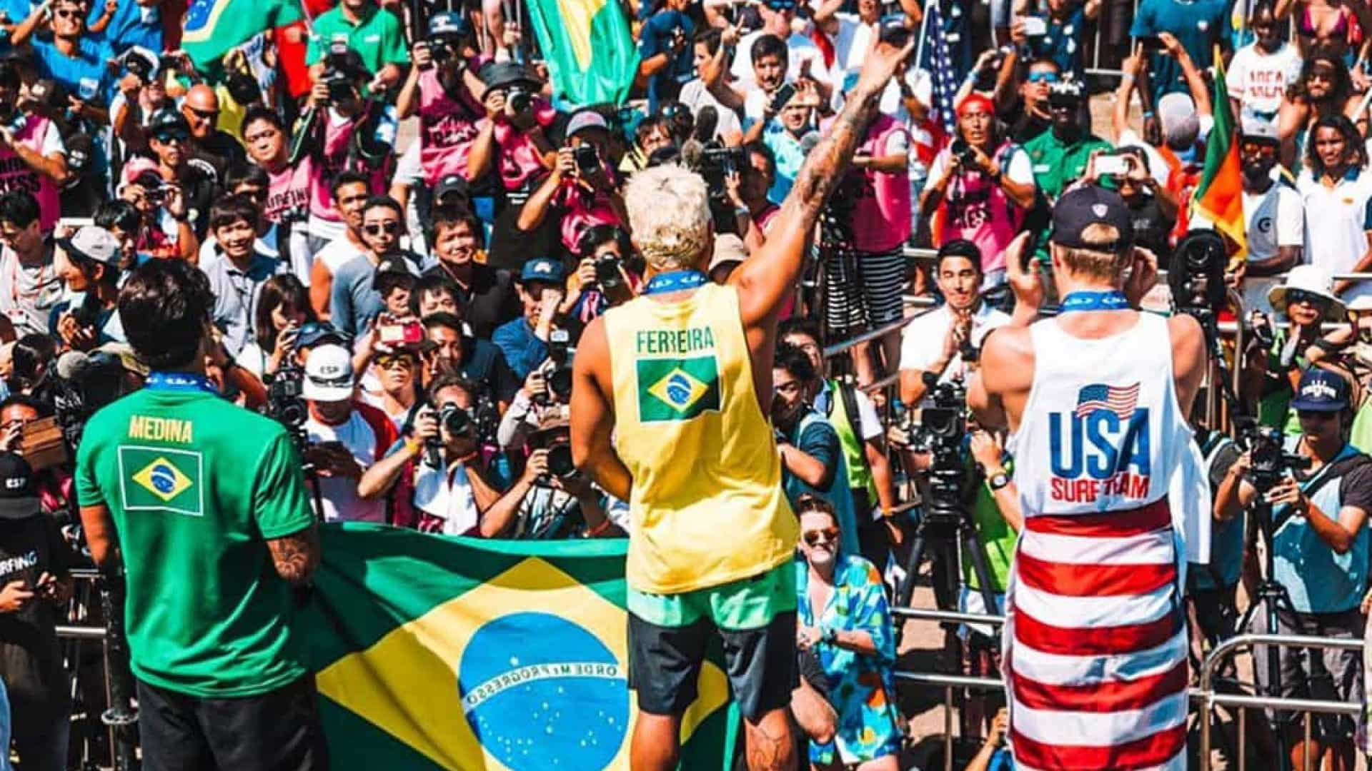 Ítalo Ferreira é campeão nos Jogos Mundiais de Surfe, no Japão