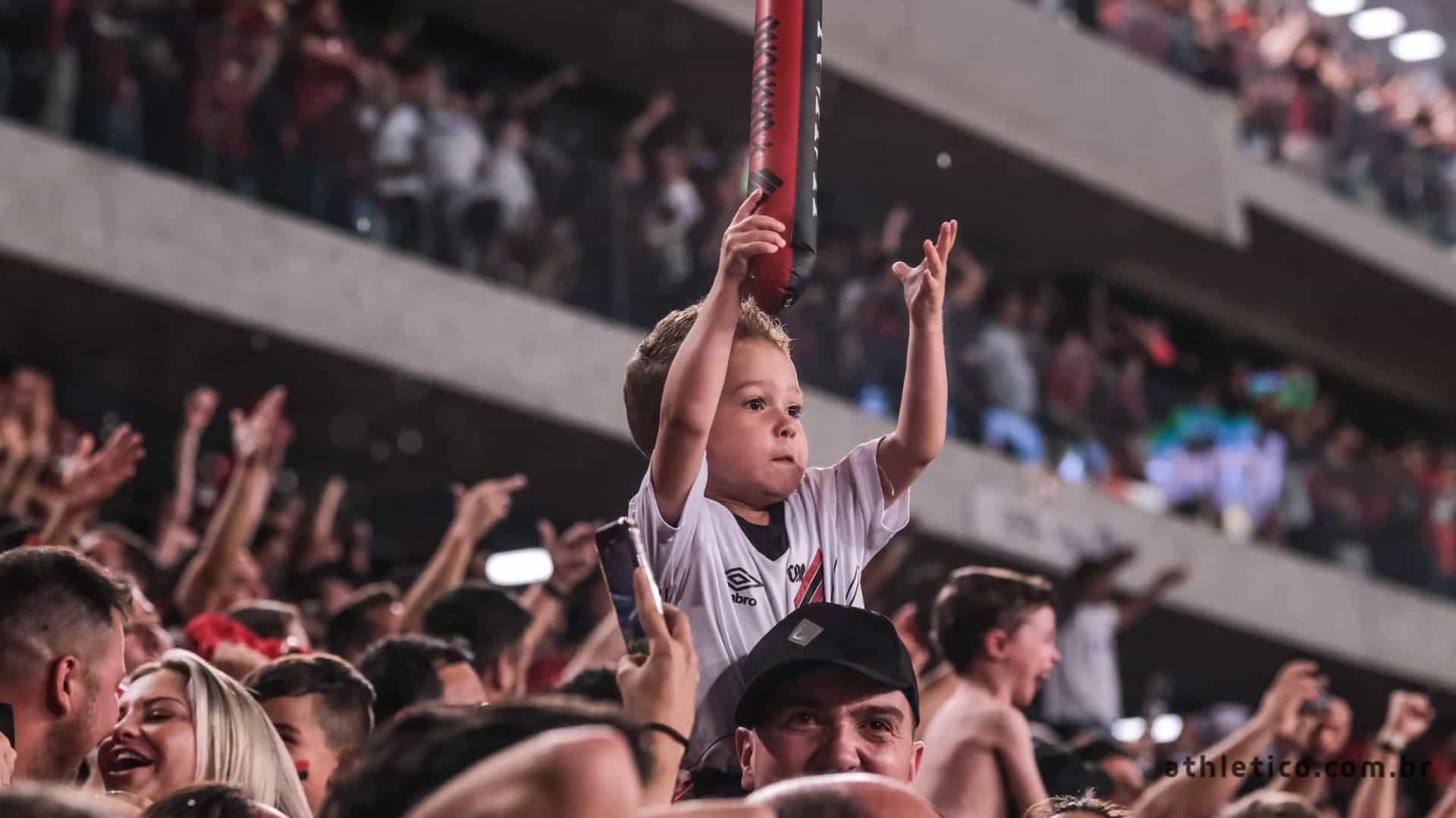 Garantido na Libertadores, Athletico-PR mira premiação no Brasileiro