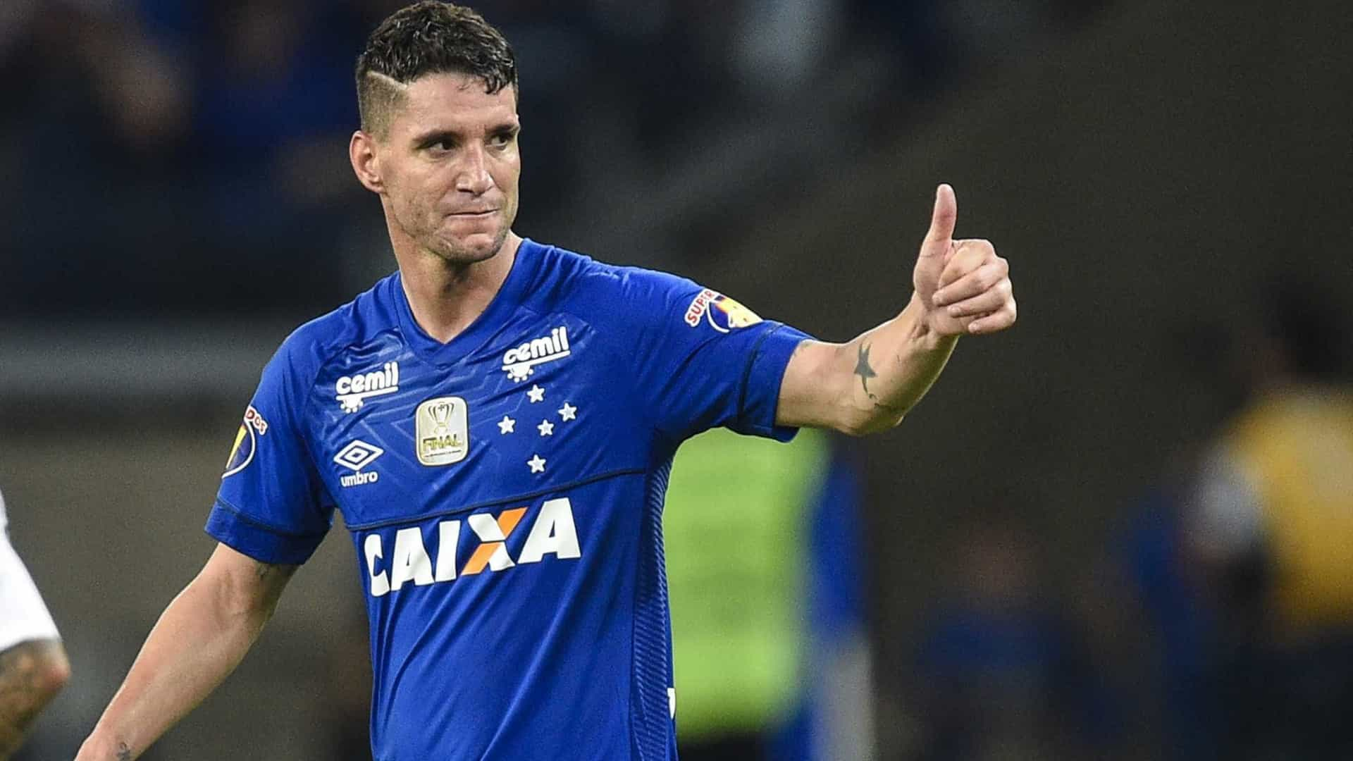 Thiago Neves critica improvisações de Rogério Ceni no Cruzeiro