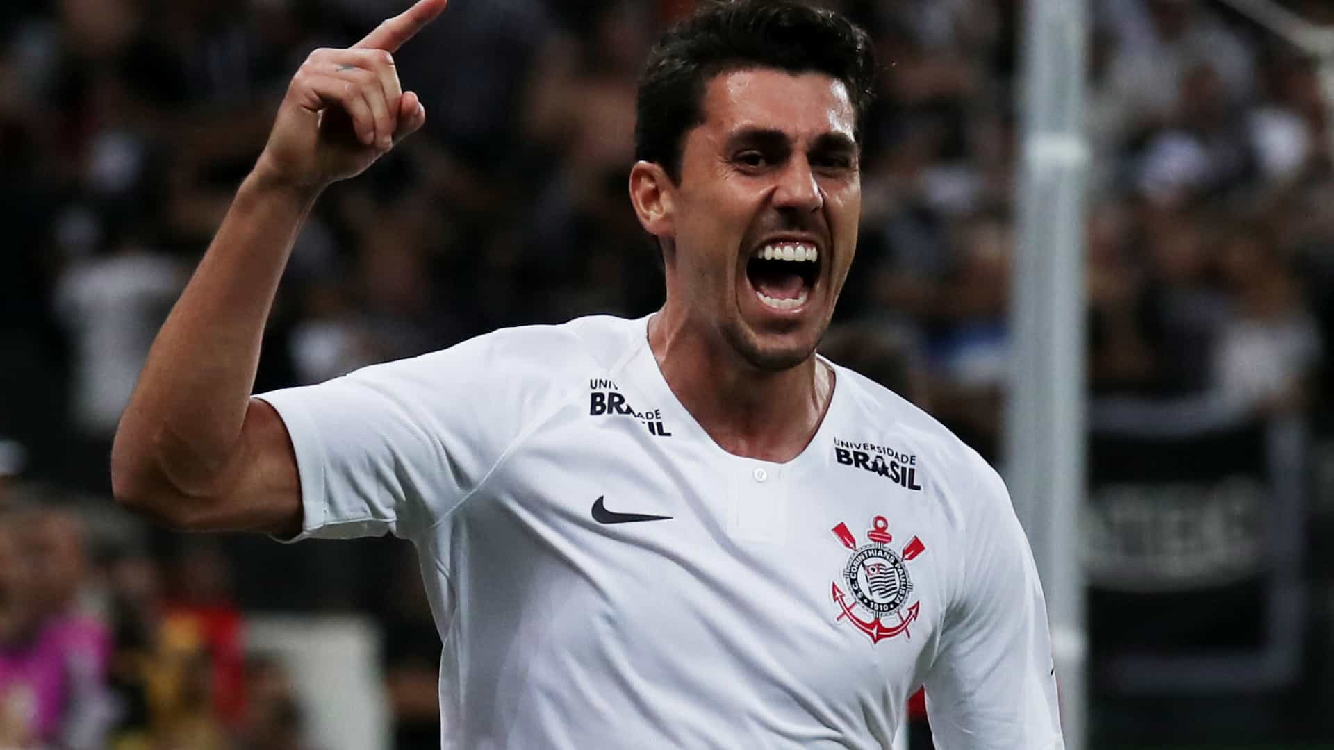 Corinthians segura atletas e dá resposta a críticos sobre desmanche