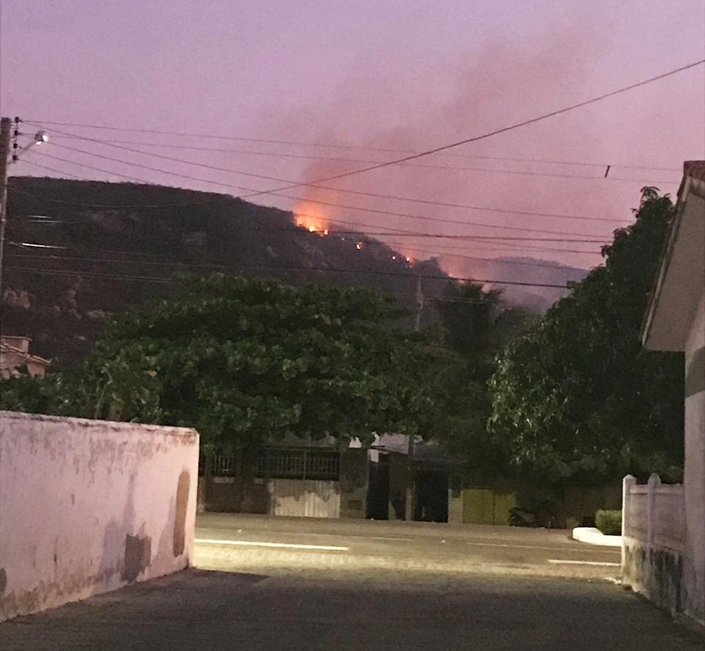 Após mais de 60h de combate, Corpo de Bombeiros diz que incêndio florestal na Serra do Lima está ‘parcialmente controlado’