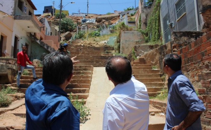 Acompanhado do prefeito Zé Ailton, superintendente de Obras Públicas do Governo do Ceará autoriza início de reparos da Encosta do Seminário