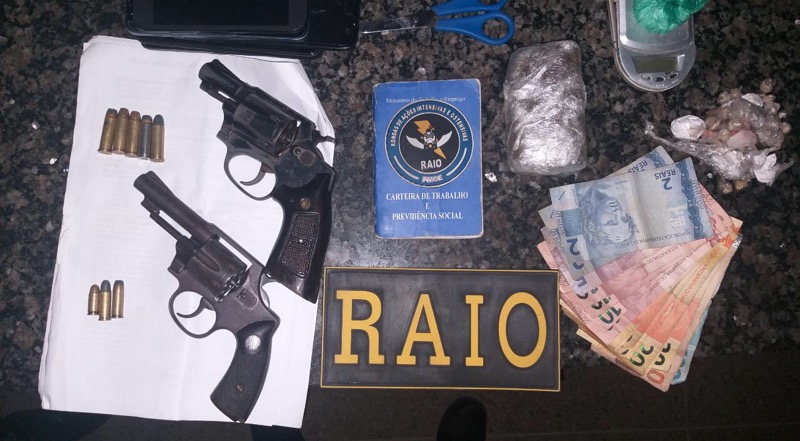 Polícia aprende armas de fogo e drogas após denúncias anônimas em Nova Olinda-CE