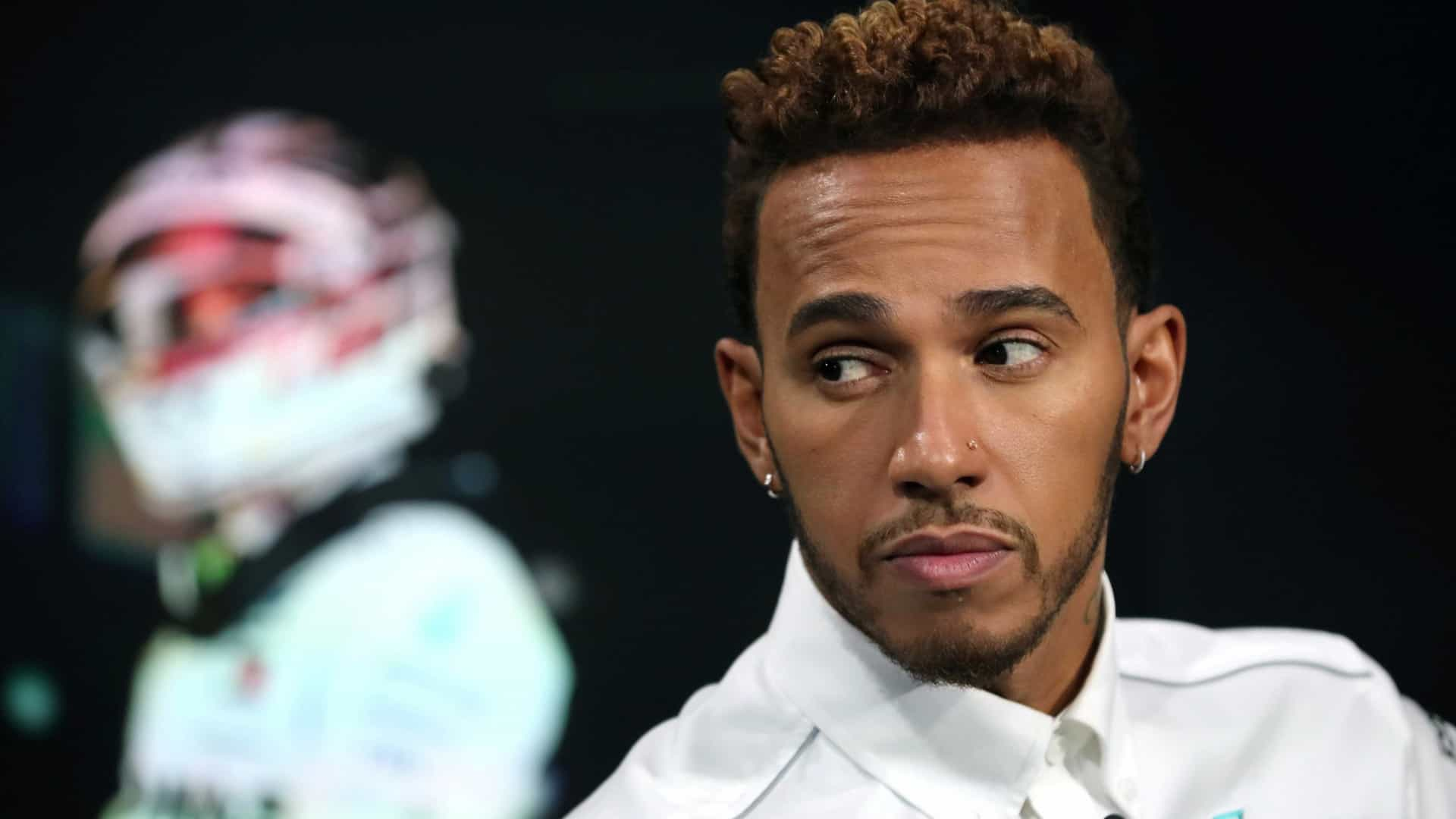 Hamilton espera ter Ferrari na pole em todas as corridas até fim do ano