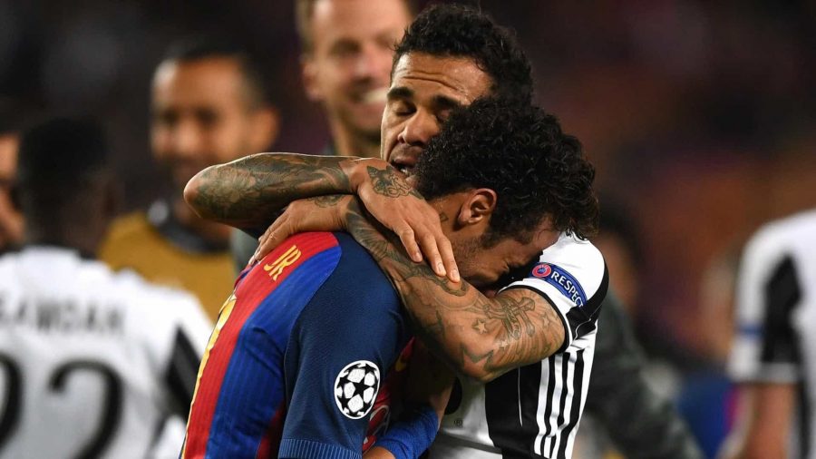 Dani Alves dispara em entrevista: “Neymar é uma criança”