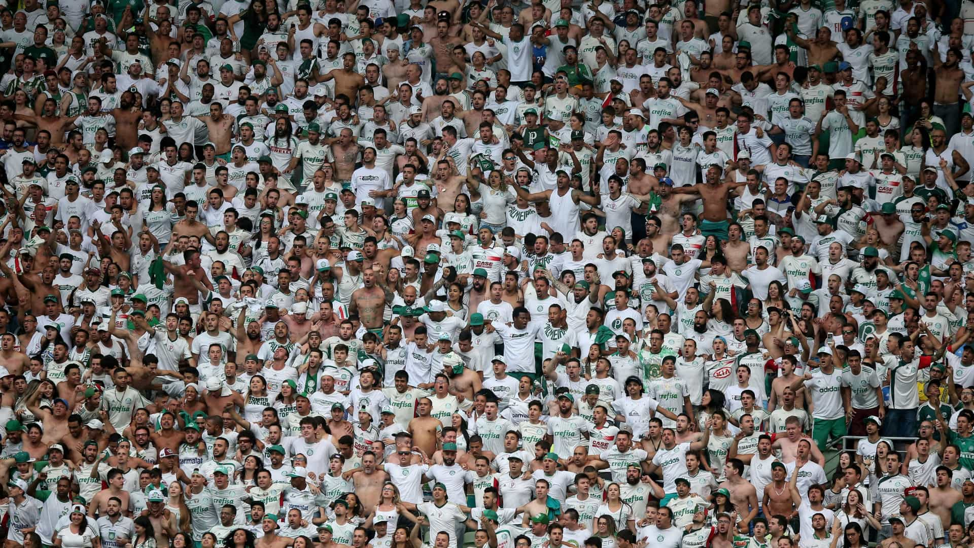 Torcedores do Palmeiras protestam após empate com Atlético-MG