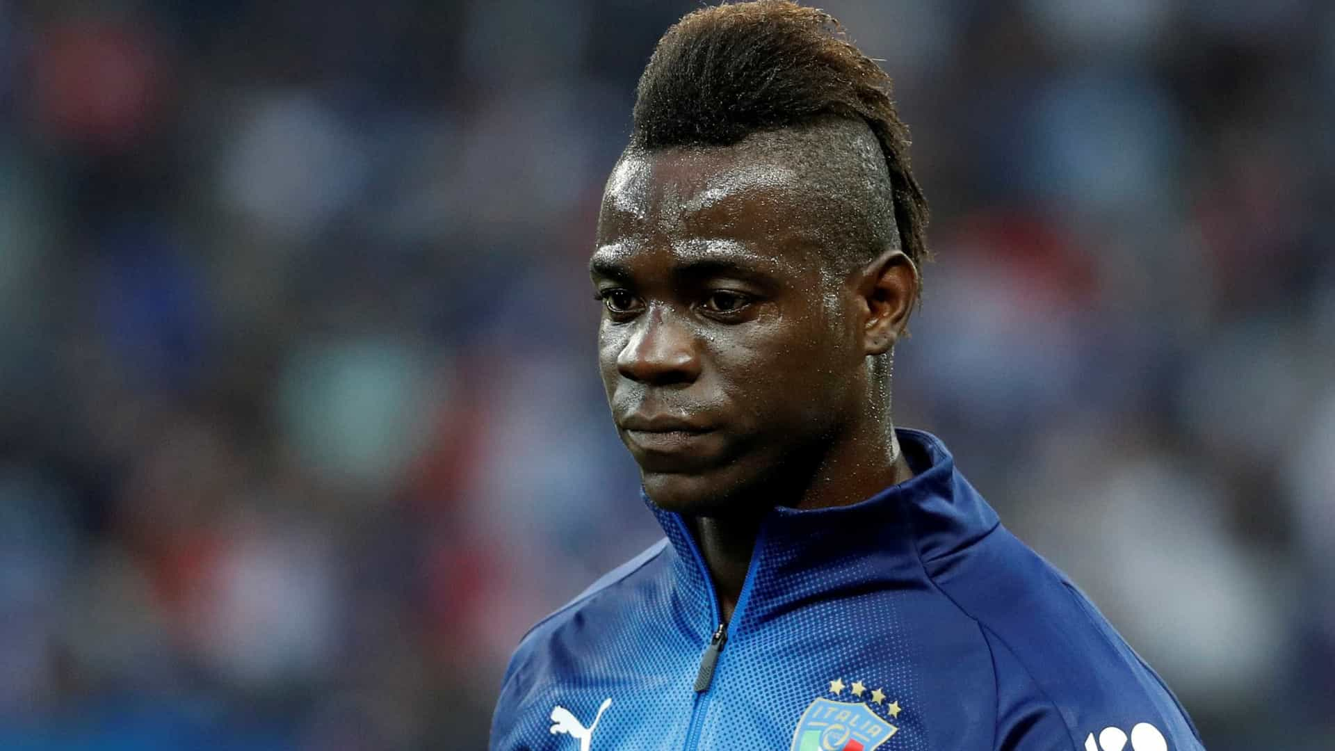 Por racismo a Balotelli, Verona jogará com arquibancada fechada