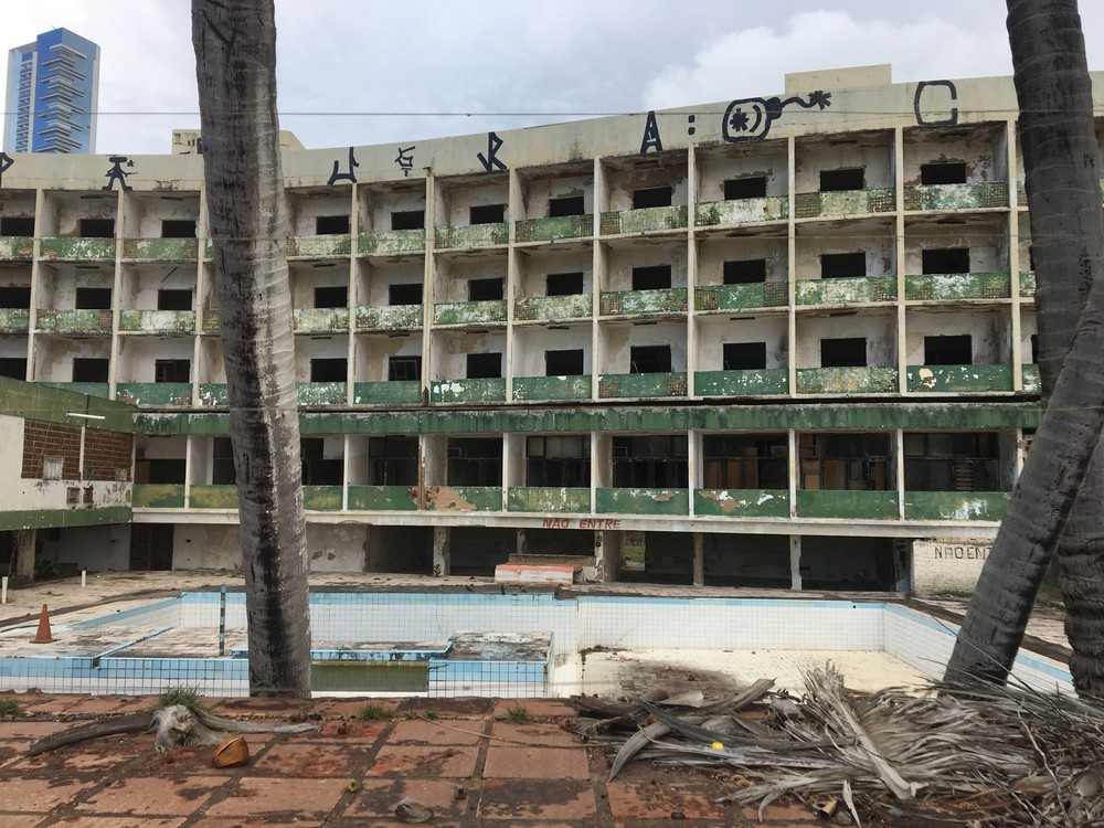 Prefeitura de Natal alega risco de desabamento do Hotel Reis Magos e interdita ruas do entorno