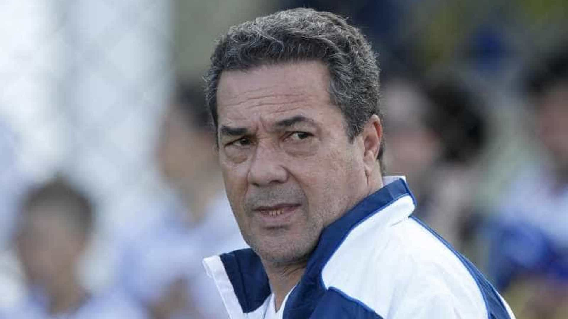 Palmeiras oficializa contratação de Vanderlei Luxemburgo