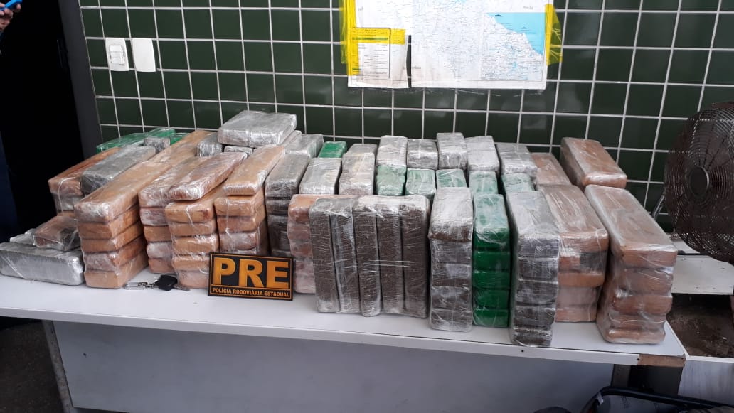 Casal é preso em flagrante com mais de 190 tablets de maconha em Pajuçara-CE