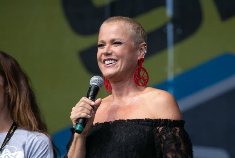 Xuxa doa R$ 1 milhão ao SUS por meio de sua franquia de depilação a laser