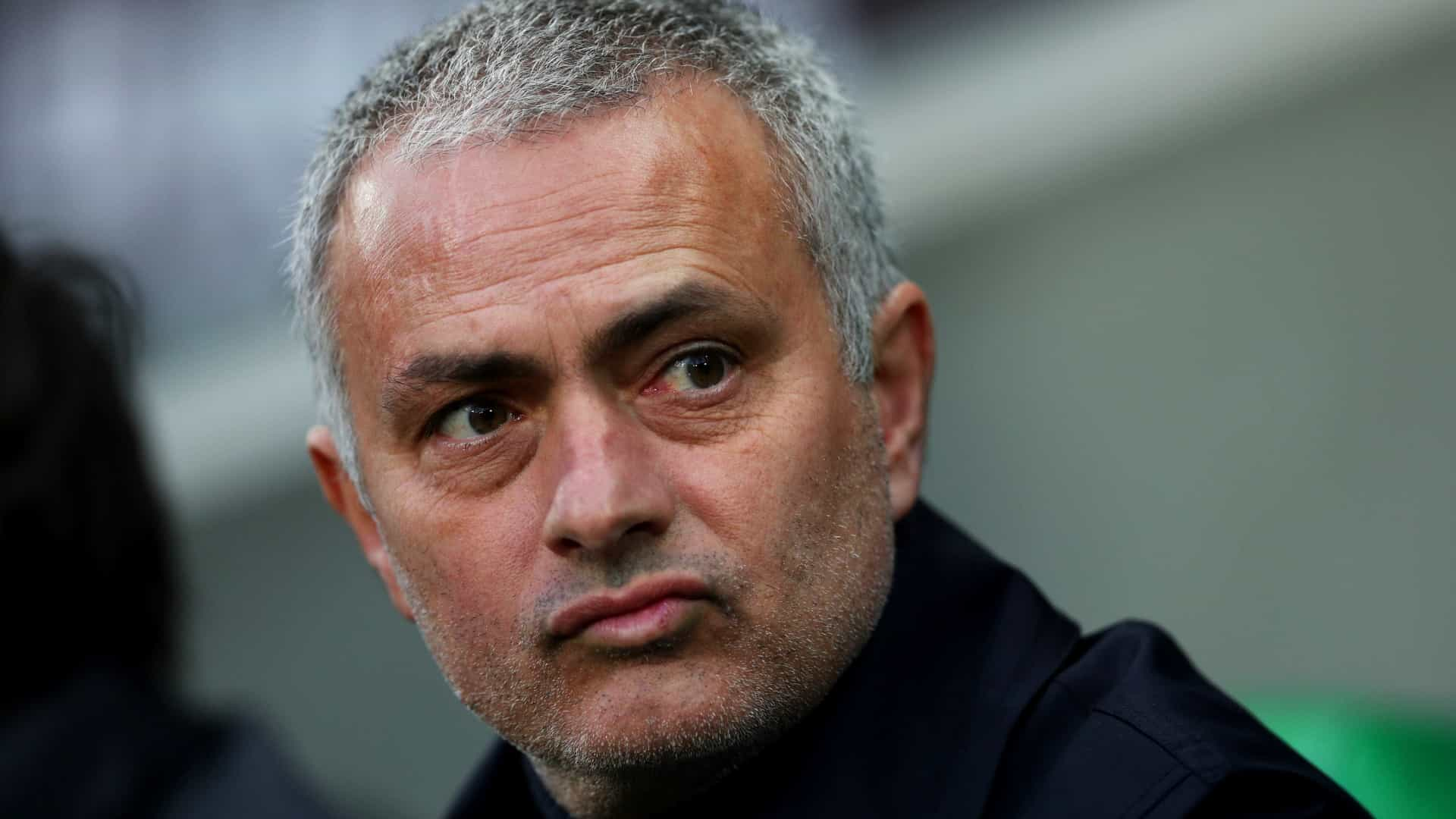 Mourinho se exercita e leva bronca do Tottenham por deixar quarentena