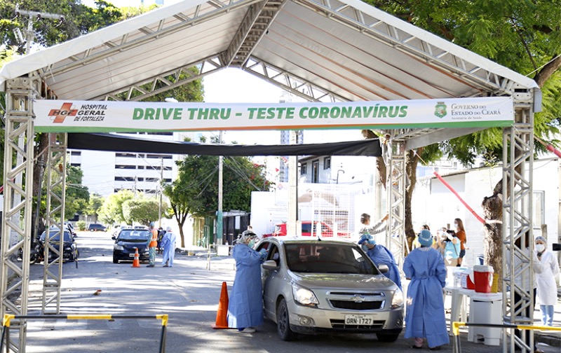 Em primeiro dia de funcionamento, 45 pessoas realizam exames em drive-thru no HGF