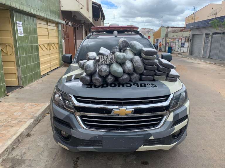 COD da PMCE apreende cerca de 50kg de maconha e prende suspeitos em Brejo Santo-CE